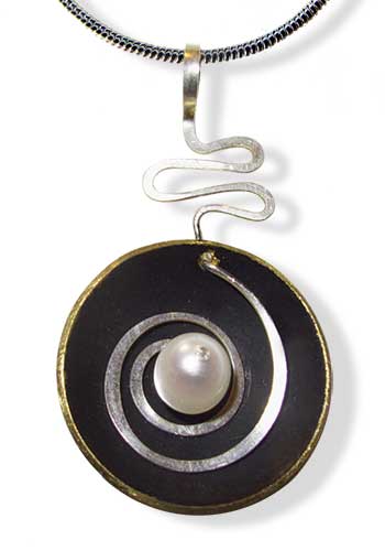 Hypnotic Pendant (Black with Pearl)