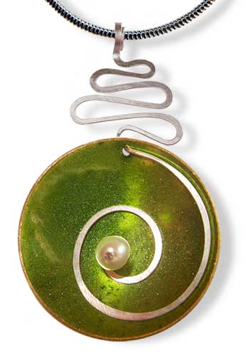 Hypnotic Pendant (Green with Pearl)