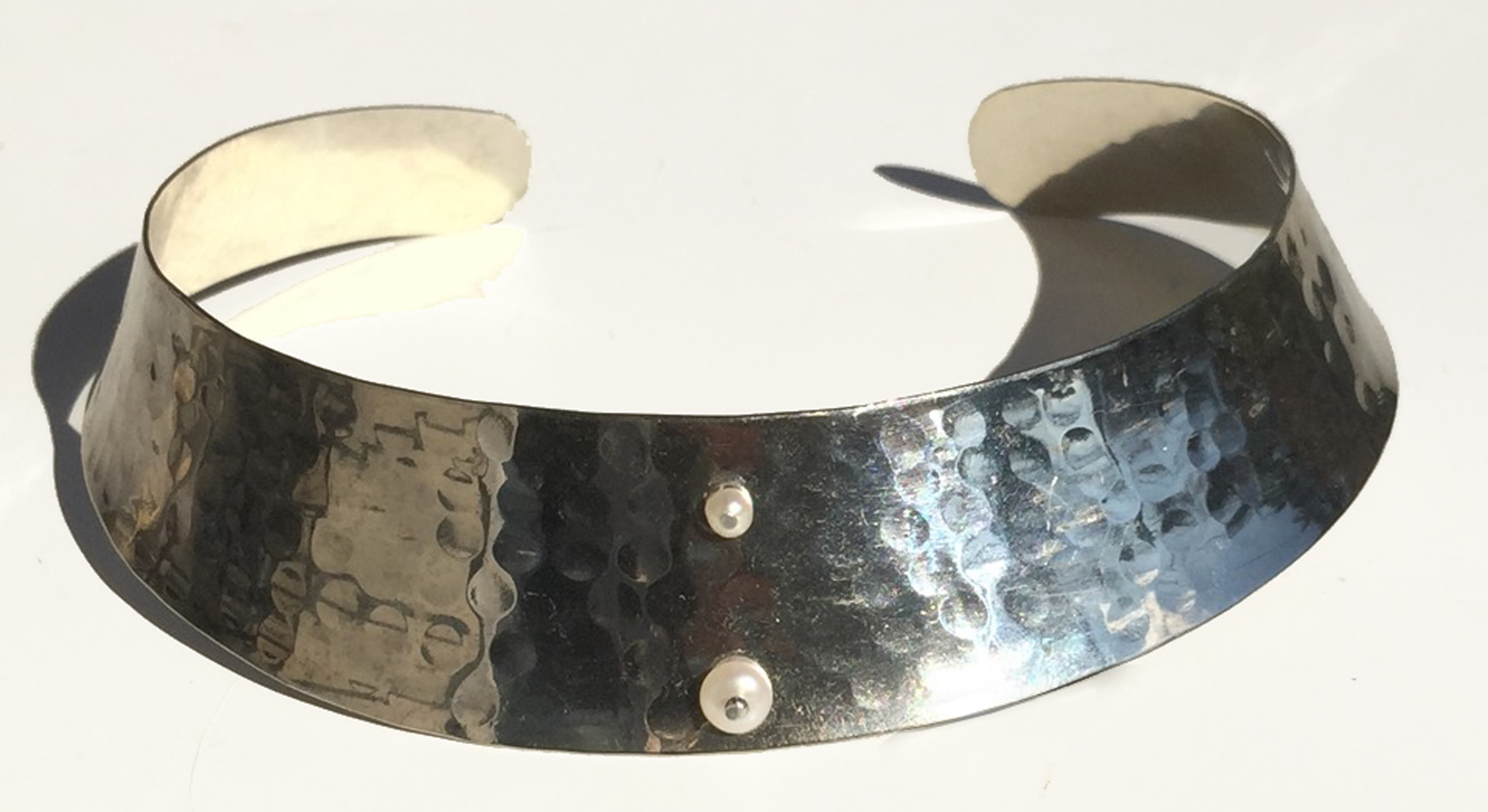 Silver Hammered Choker (Pearls)