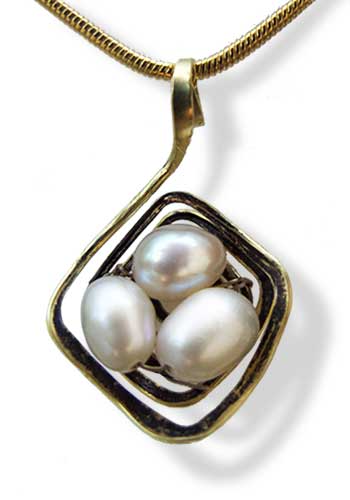 The Nest Pendant (Angular Brass with Pearls)