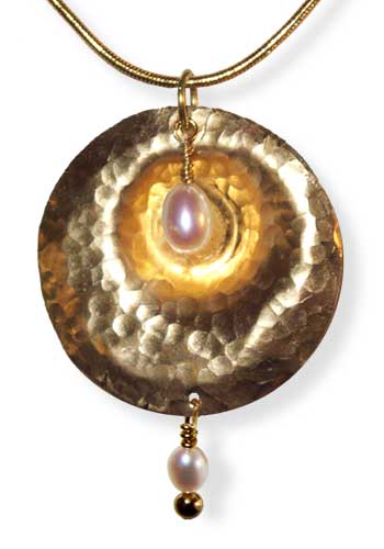 Tympani Pendant (Pearl-Pearl)
